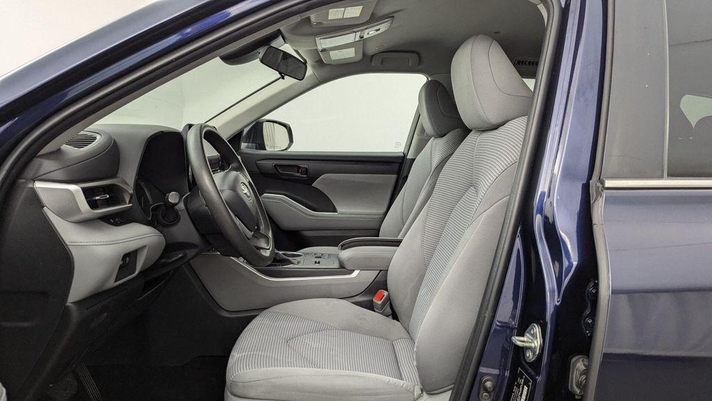 used 2023 Toyota Highlander car, priced at $23,999