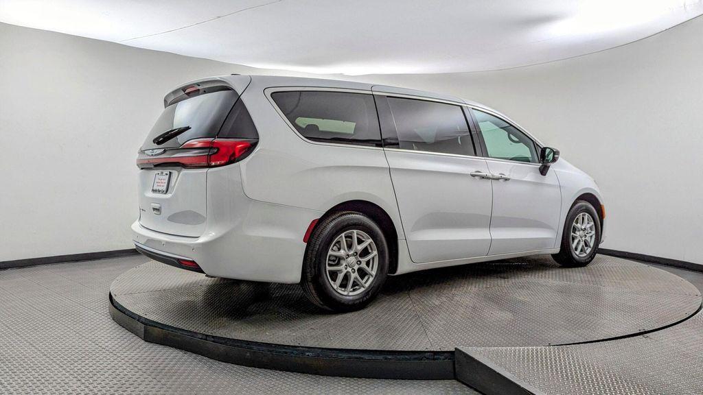 used 2026 Chrysler Pacifica car, priced at $31,999