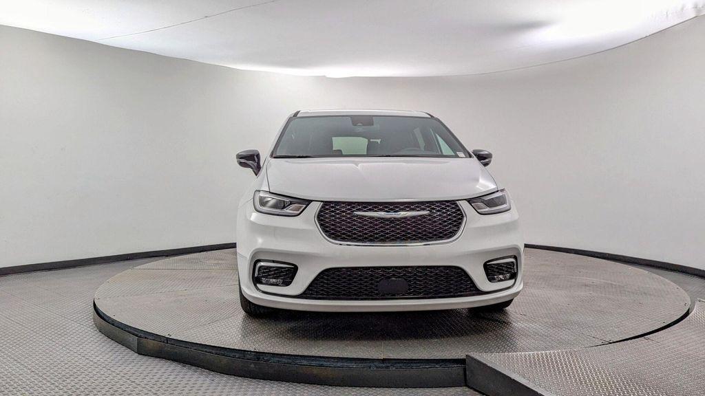 used 2026 Chrysler Pacifica car, priced at $31,999