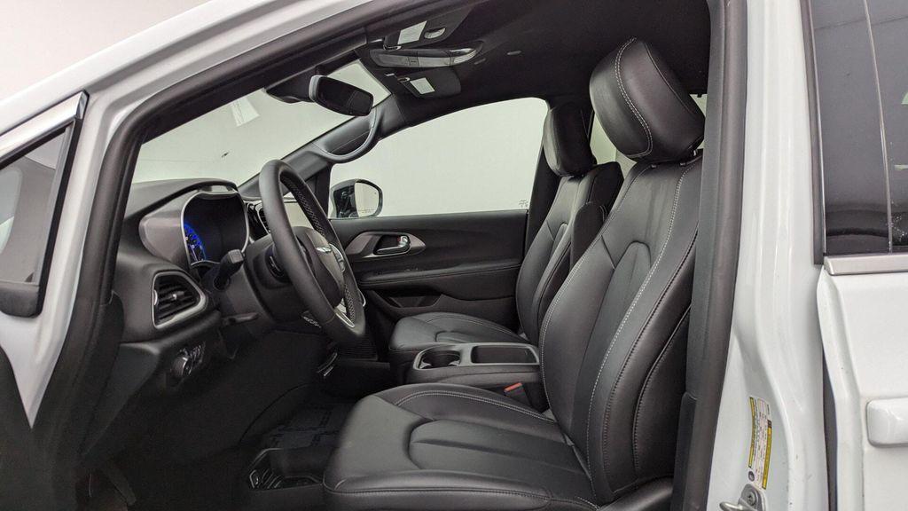 used 2026 Chrysler Pacifica car, priced at $31,999