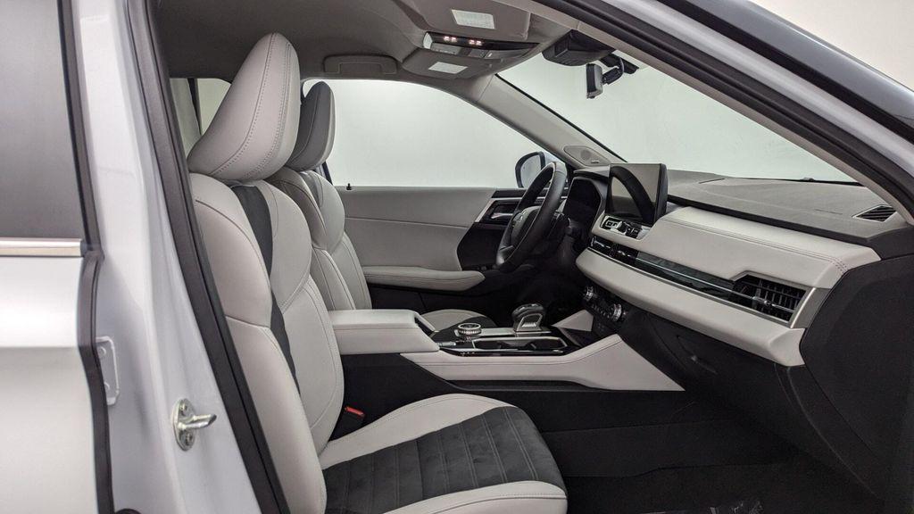 used 2025 Mitsubishi Outlander car, priced at $24,999