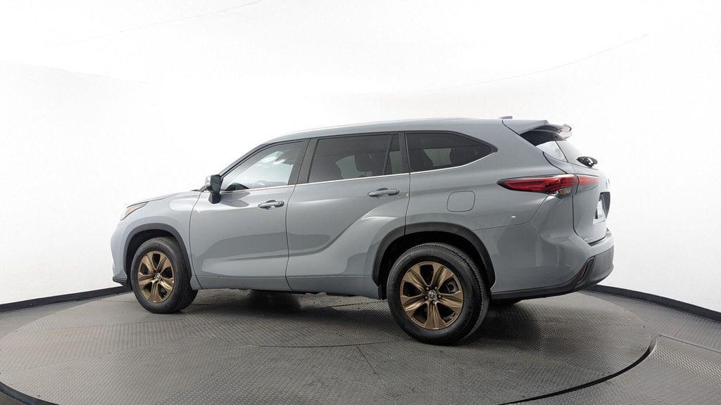 used 2023 Toyota Highlander Hybrid car, priced at $29,999