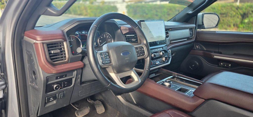 used 2024 Ford Expedition car, priced at $43,999