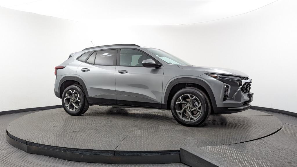 used 2025 Chevrolet Trax car, priced at $18,499