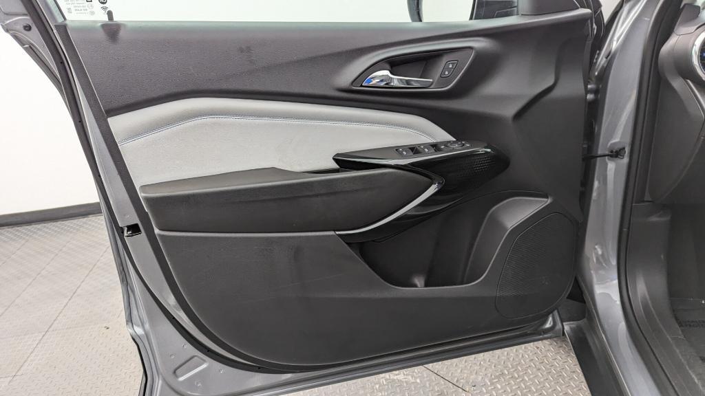 used 2025 Chevrolet Trax car, priced at $18,499