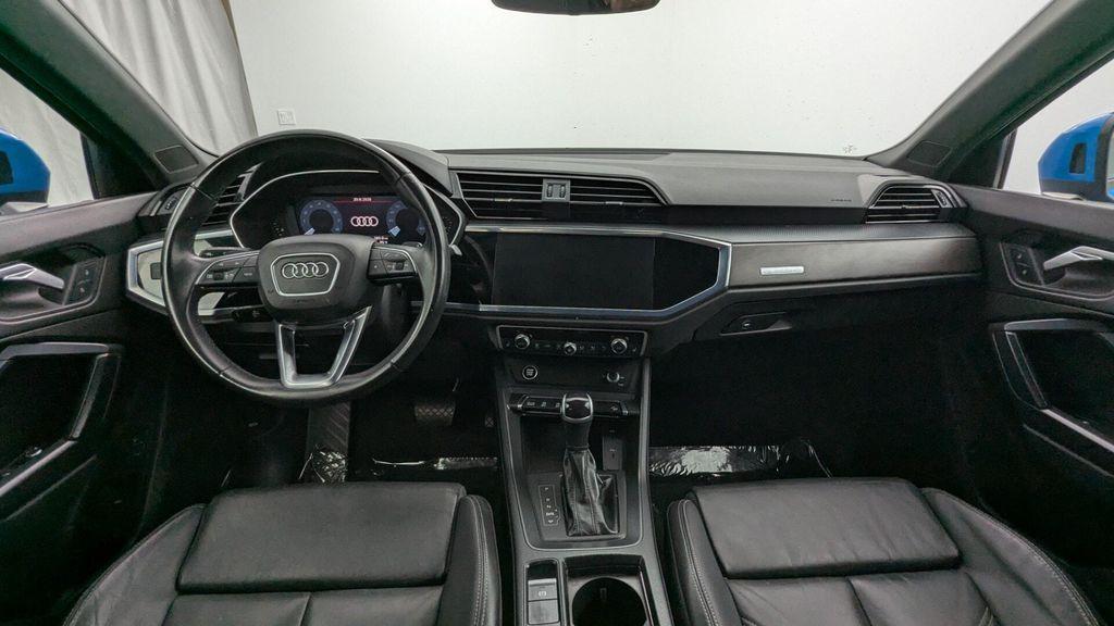 Audi Q3 view 26