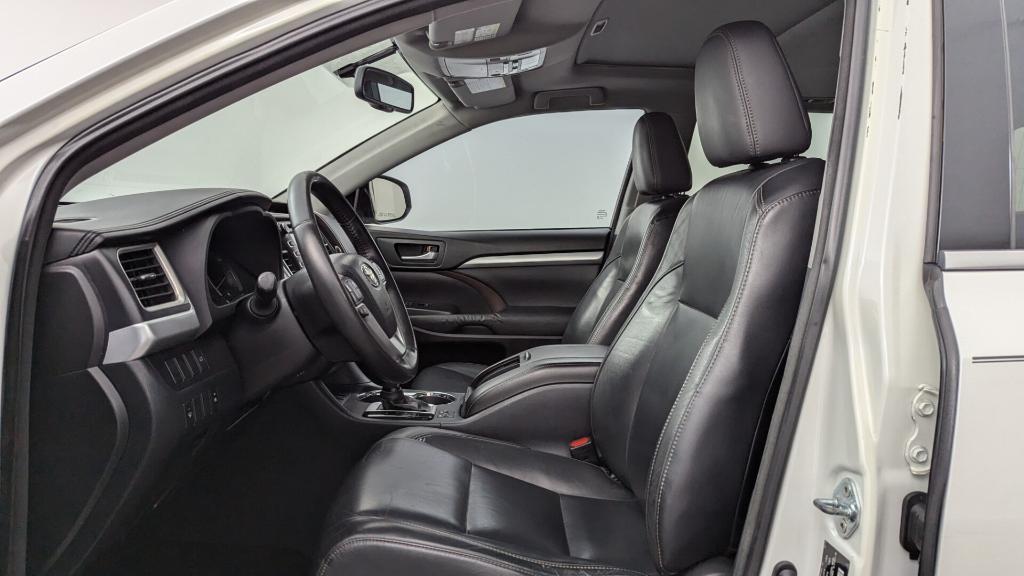 used 2015 Toyota Highlander car, priced at $15,899