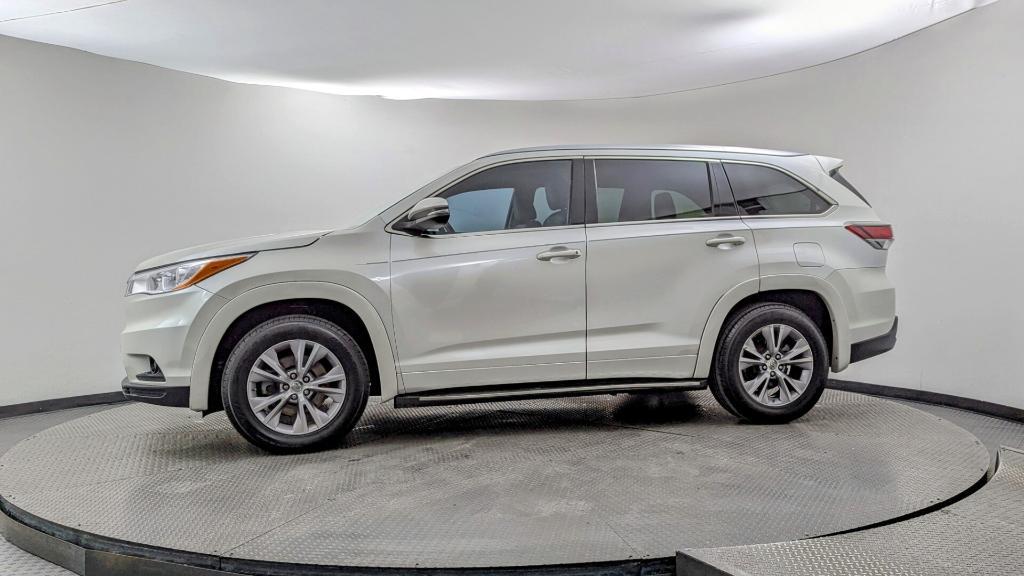 used 2015 Toyota Highlander car, priced at $15,899