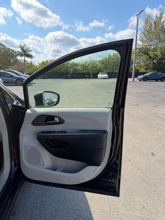 used 2023 Chrysler Pacifica car, priced at $19,999