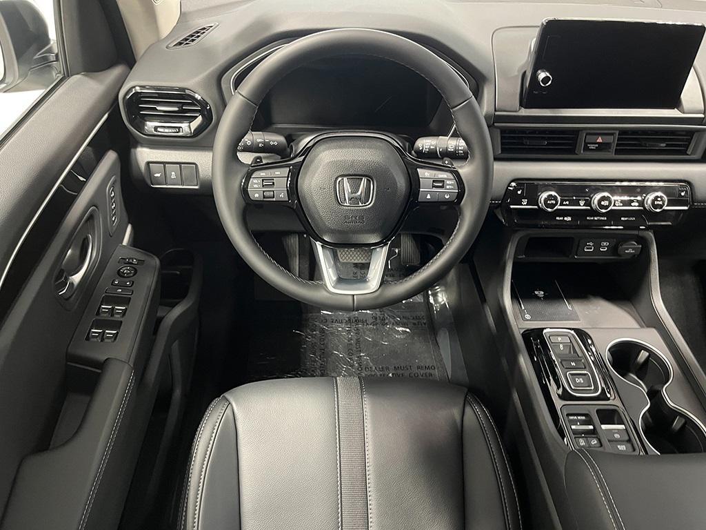 new 2025 Honda Pilot car, priced at $54,575