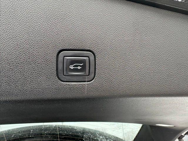 used 2022 Cadillac XT6 car, priced at $28,897