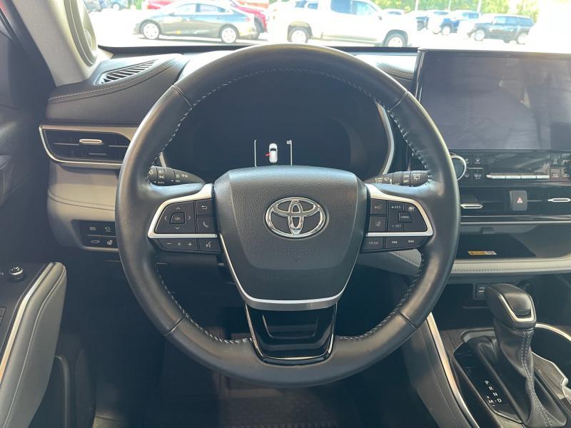 used 2023 Toyota Highlander car, priced at $38,978