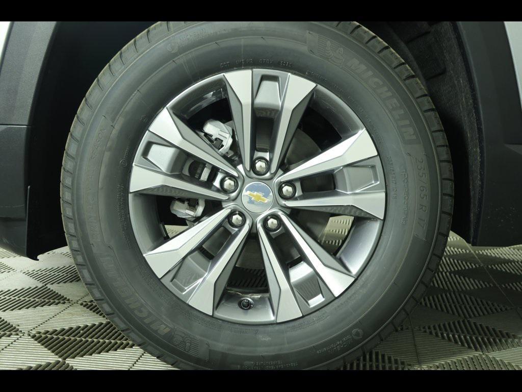 new 2026 Chevrolet Equinox car, priced at $32,810