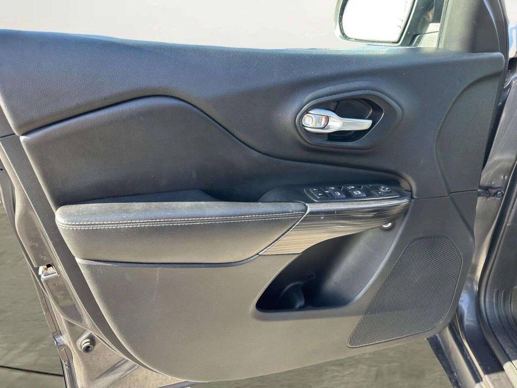 used 2015 Jeep Cherokee car, priced at $7,999