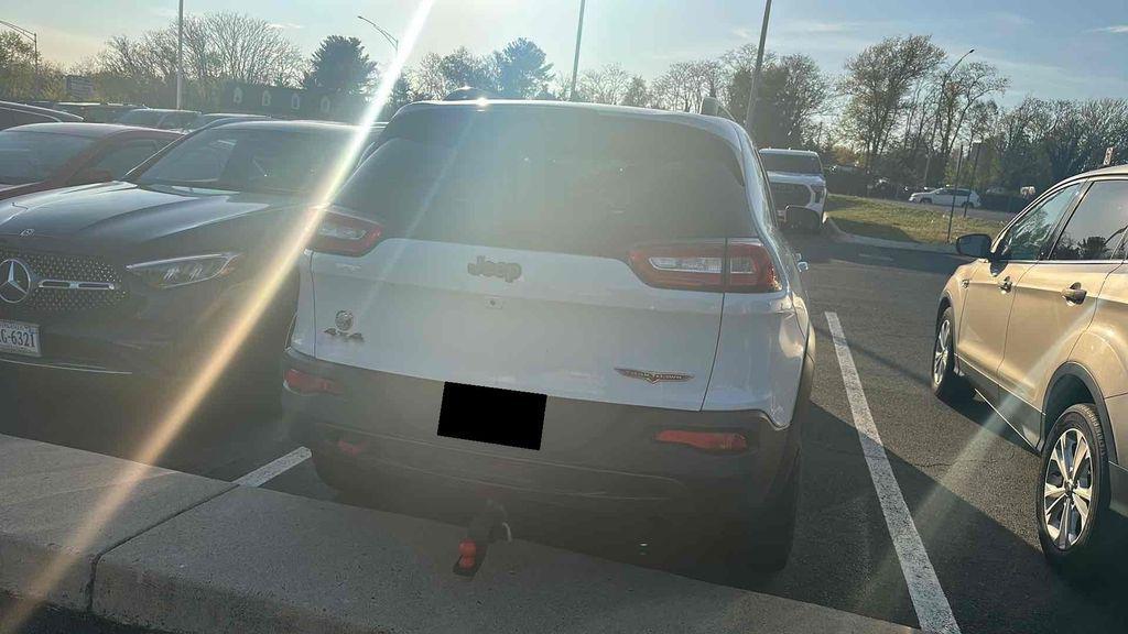 used 2015 Jeep Cherokee car, priced at $9,000