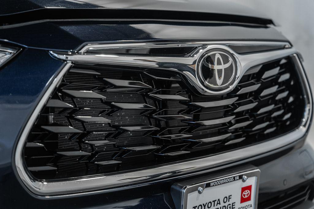 used 2024 Toyota Highlander car, priced at $44,999