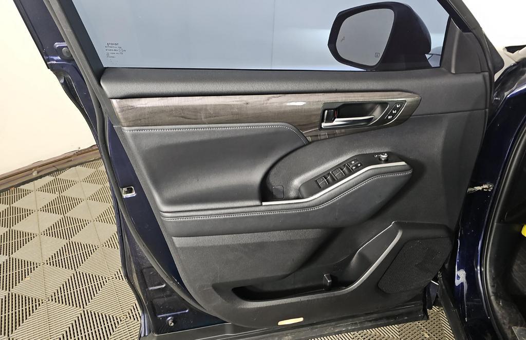 used 2024 Toyota Highlander car, priced at $47,499