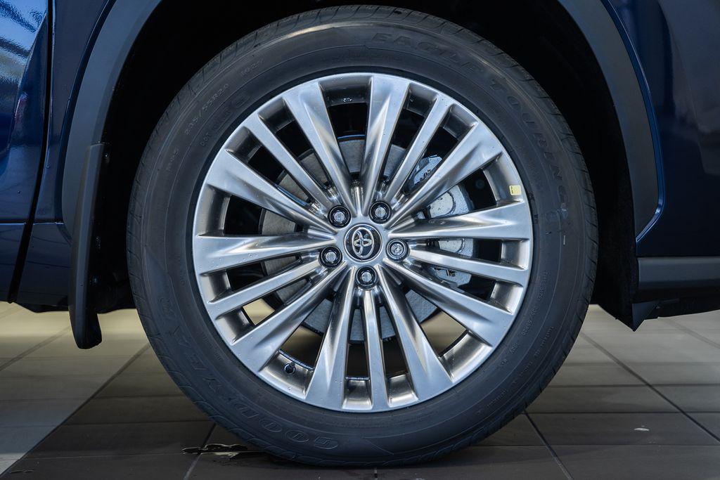 new 2026 Toyota Highlander Hybrid car, priced at $56,698