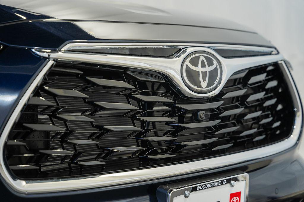 new 2026 Toyota Highlander Hybrid car, priced at $56,698