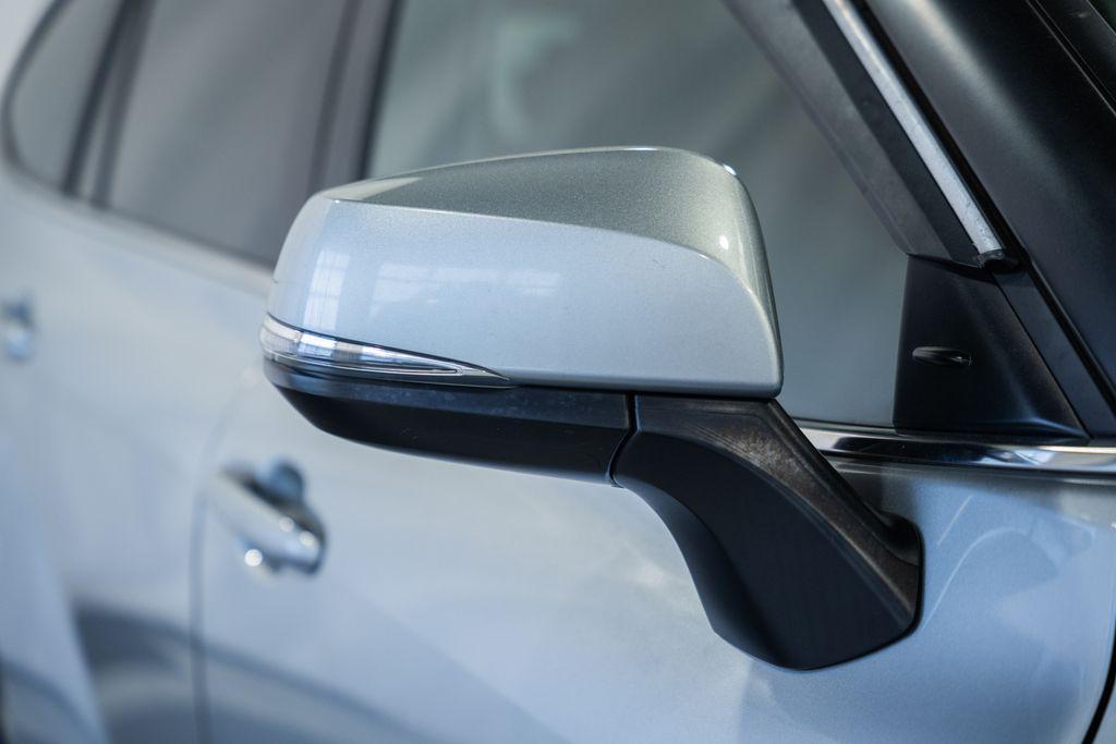 used 2023 Toyota Highlander car, priced at $34,499