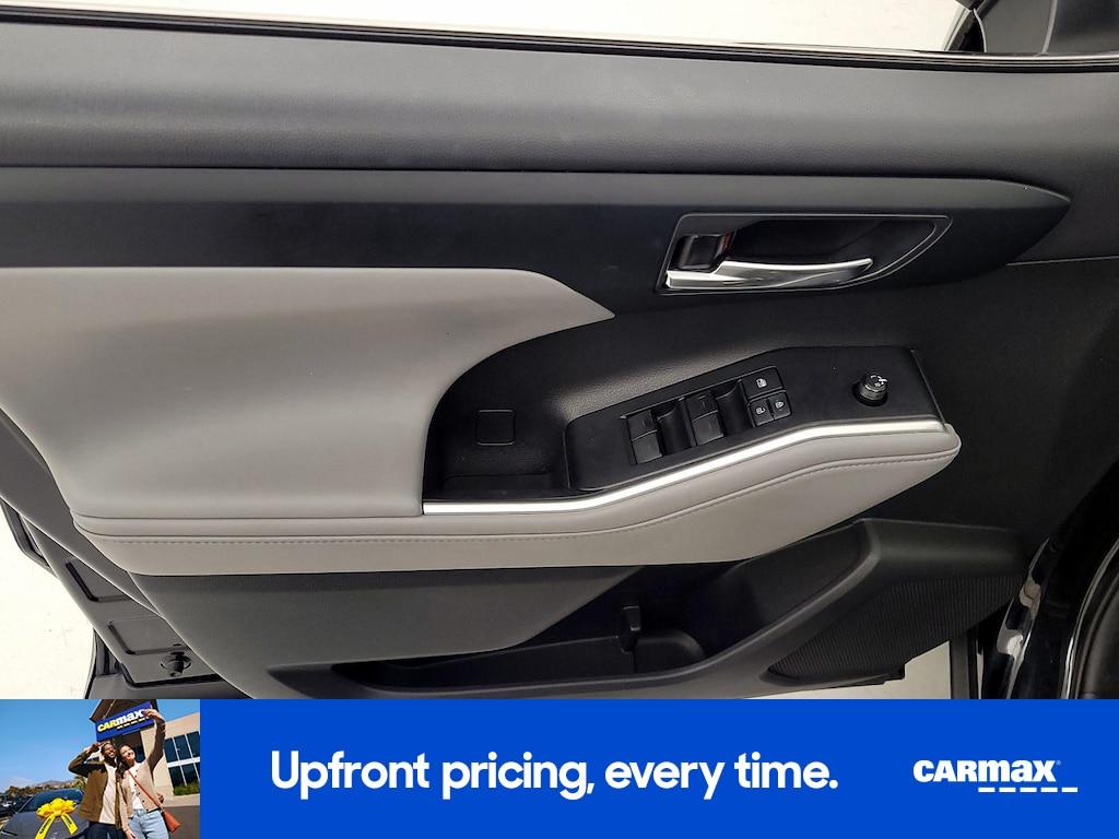 used 2020 Toyota Highlander car, priced at $31,998