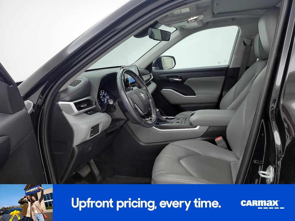 used 2020 Toyota Highlander car, priced at $31,998