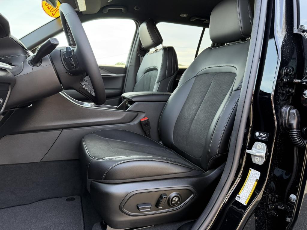 new 2026 Jeep Grand Cherokee car, priced at $45,148