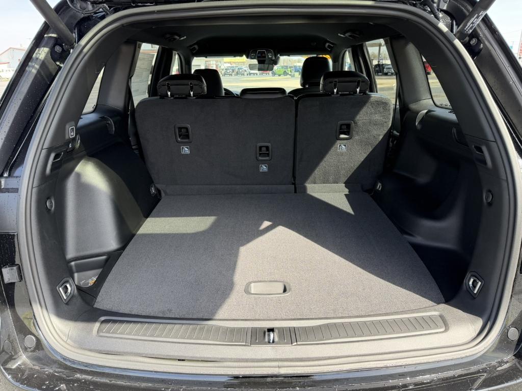 new 2026 Jeep Grand Cherokee car, priced at $45,148