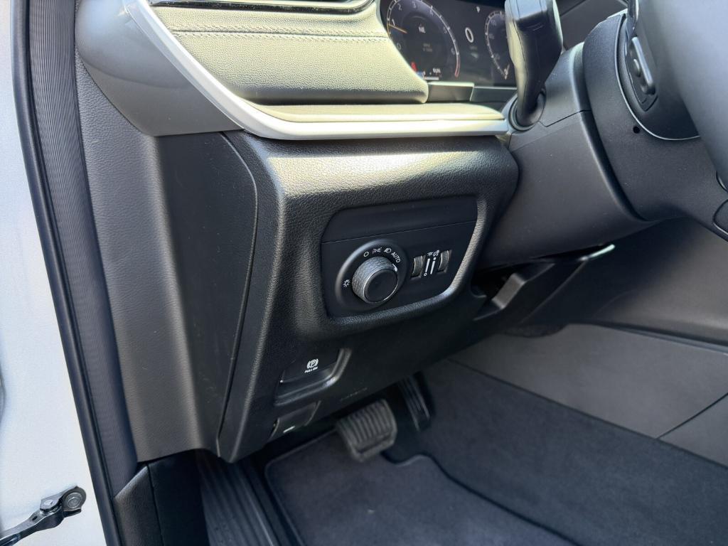 new 2026 Jeep Grand Cherokee car, priced at $45,148