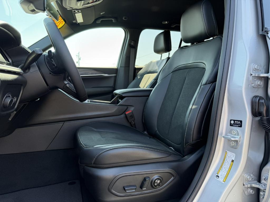 new 2026 Jeep Grand Cherokee car, priced at $45,148