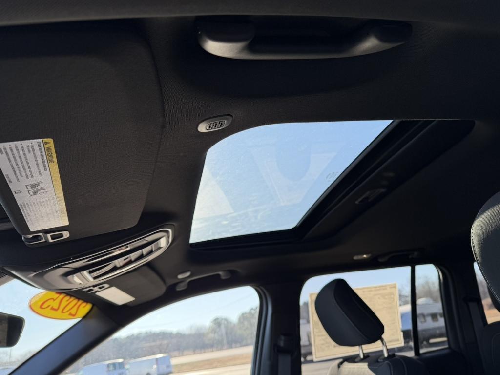 new 2025 Jeep Grand Cherokee car, priced at $38,901