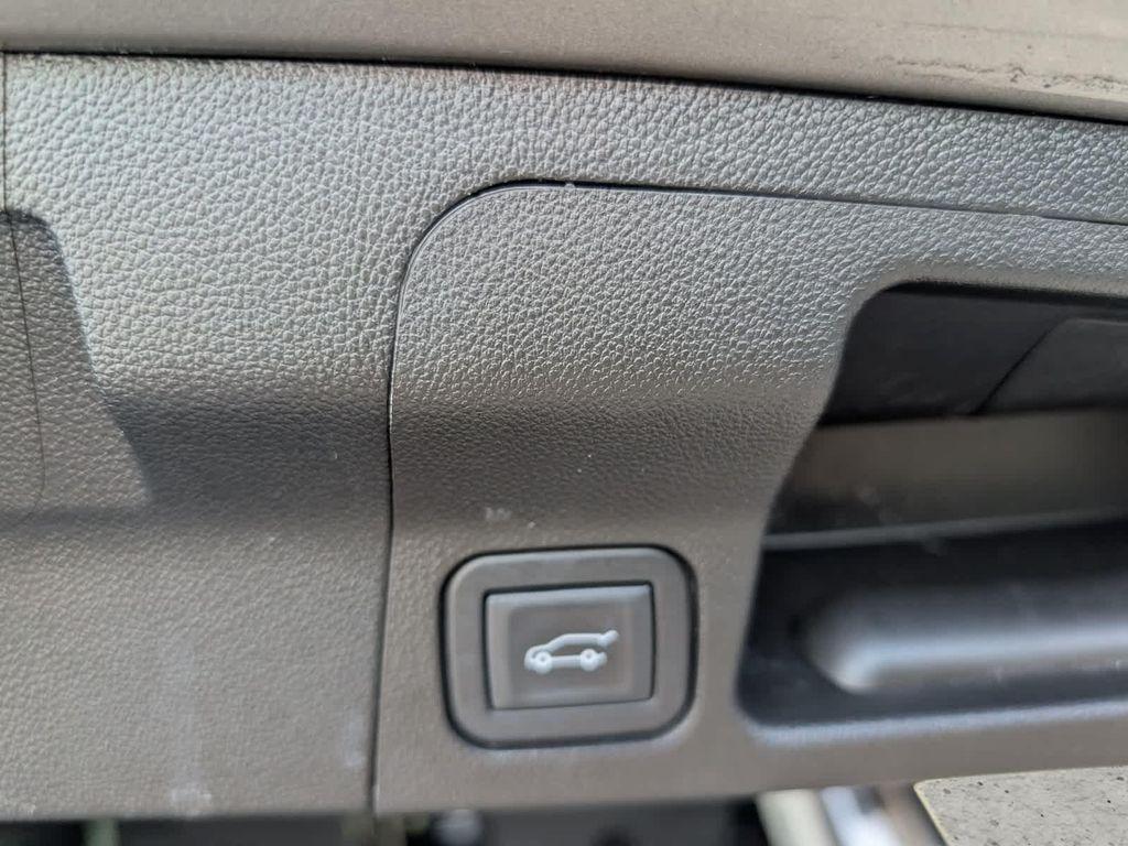 used 2023 GMC Acadia car, priced at $33,104