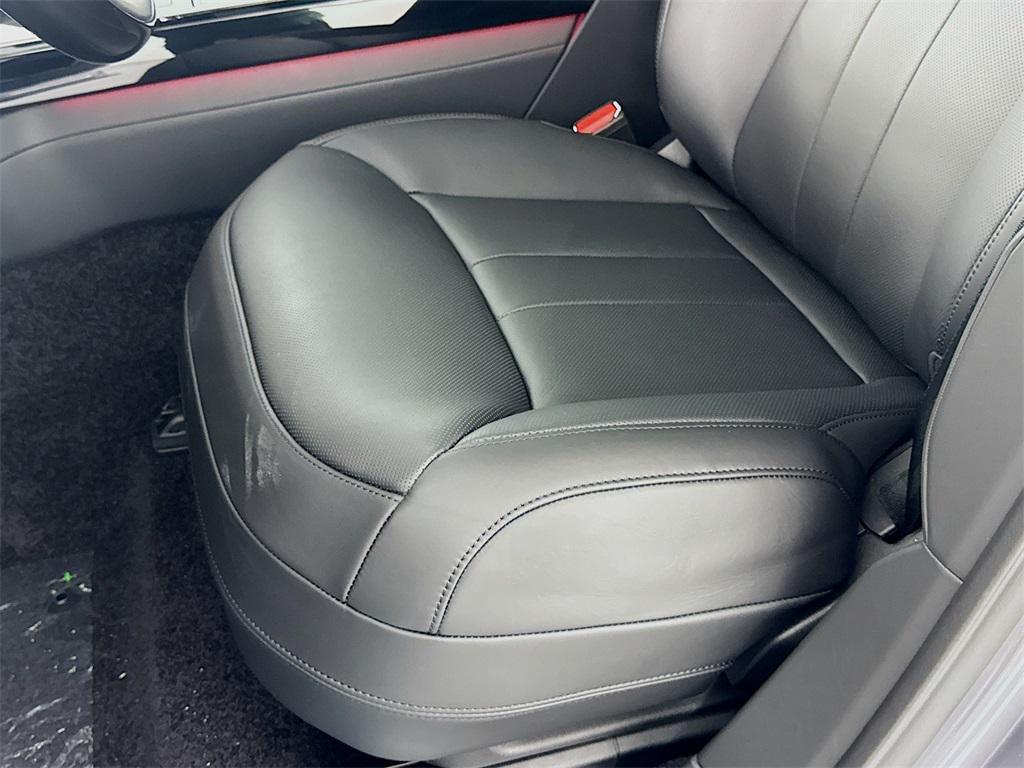 new 2025 Land Rover Range Rover car, priced at $137,205