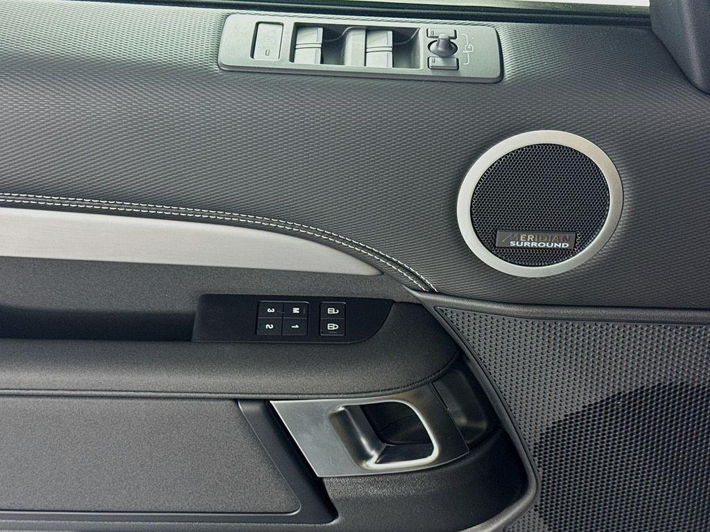 new 2025 Land Rover Discovery car, priced at $78,468