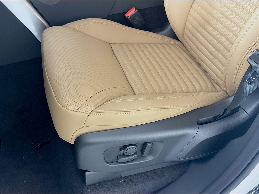 new 2025 Land Rover Discovery car, priced at $78,468