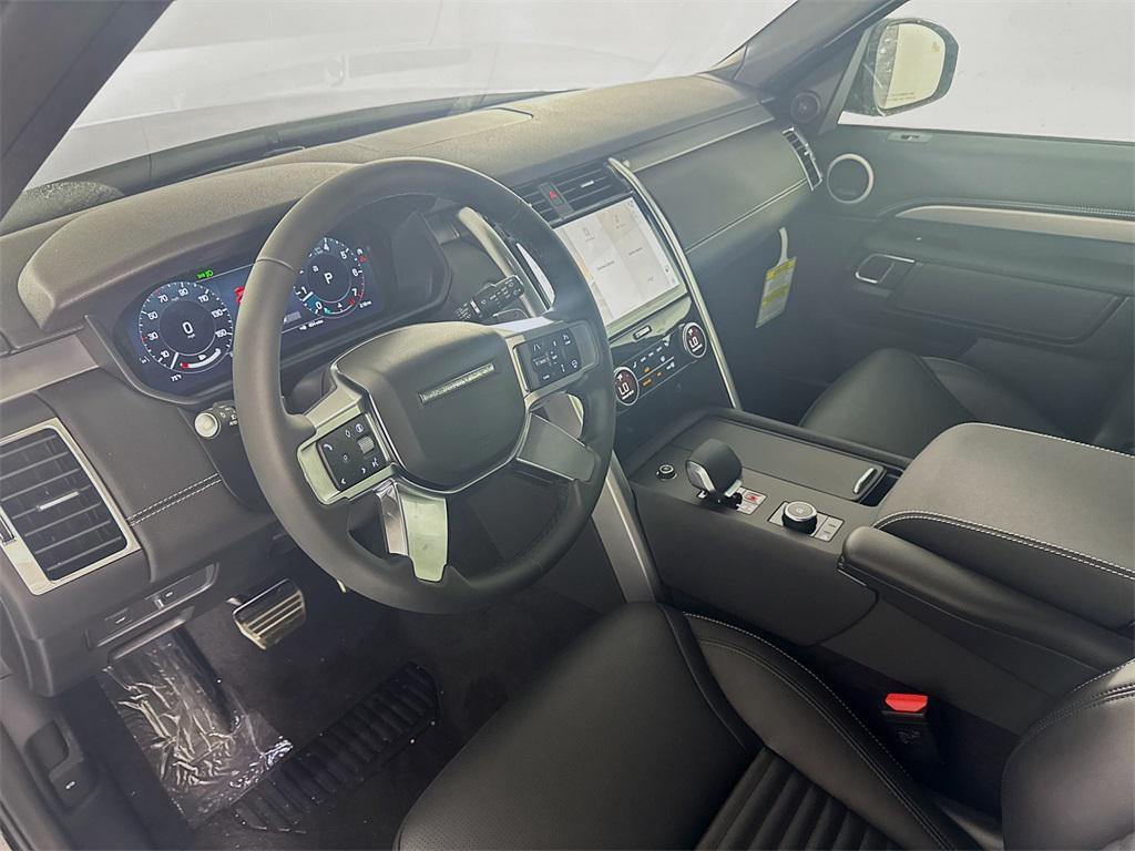 new 2025 Land Rover Discovery car, priced at $70,050