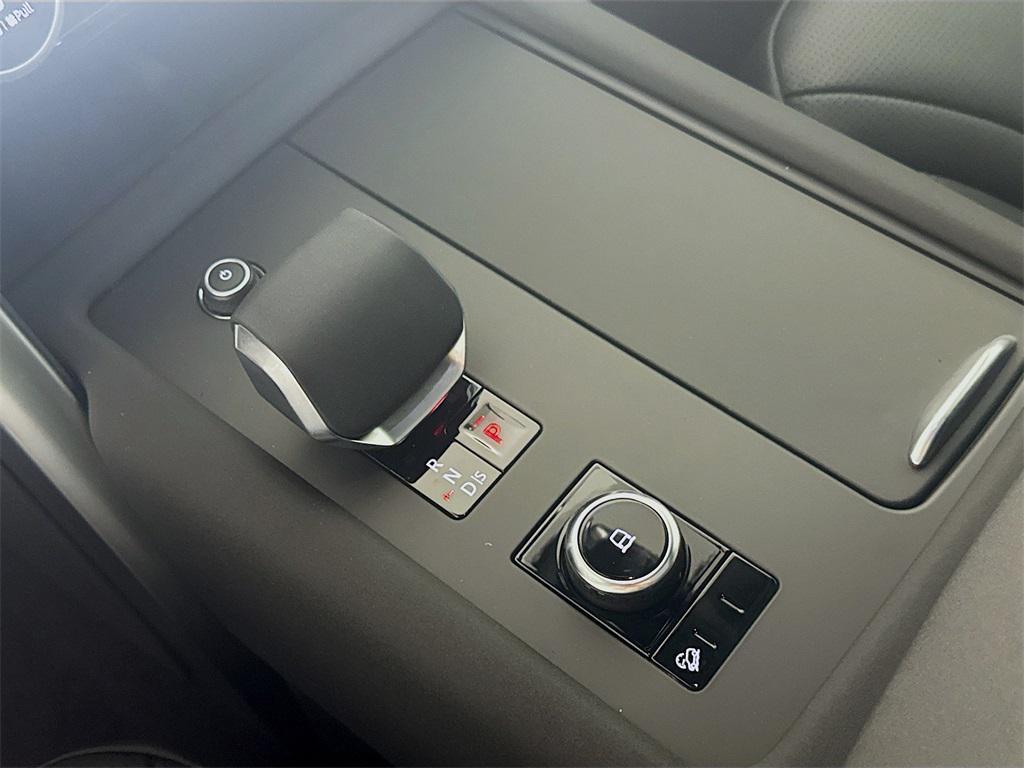 new 2025 Land Rover Discovery car, priced at $70,050