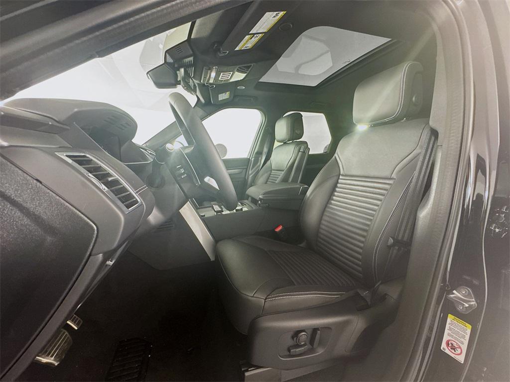 new 2025 Land Rover Discovery car, priced at $70,050