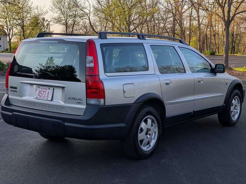 used 2001 Volvo V70 car, priced at $9,995