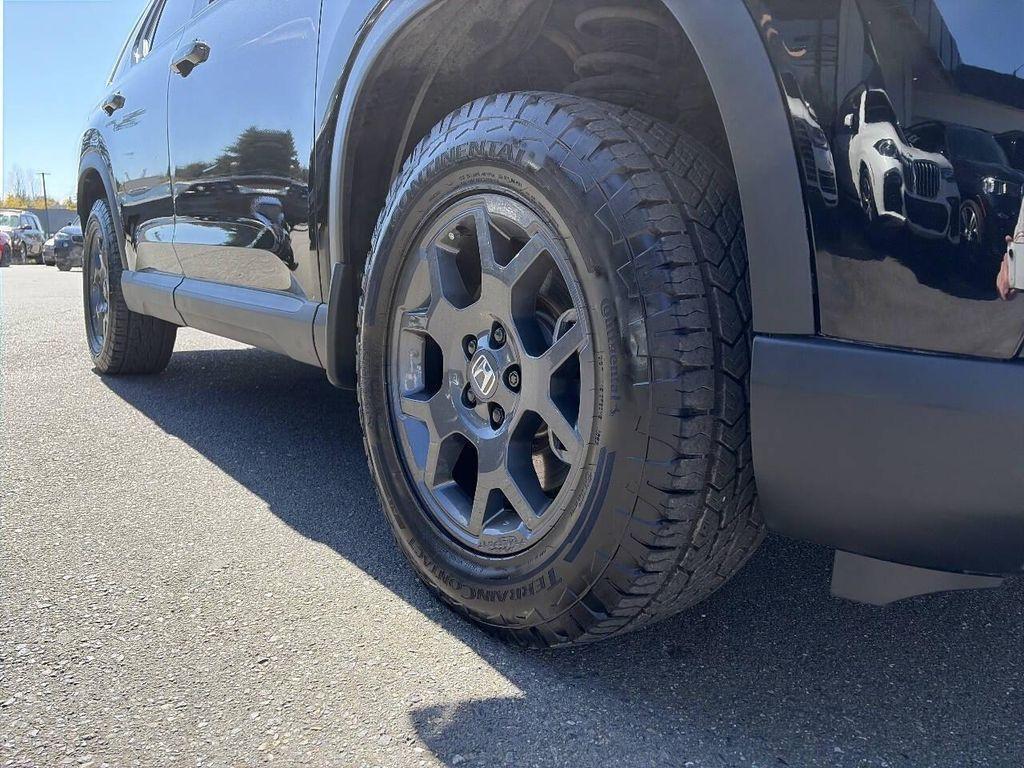 used 2025 Honda Pilot car, priced at $39,991