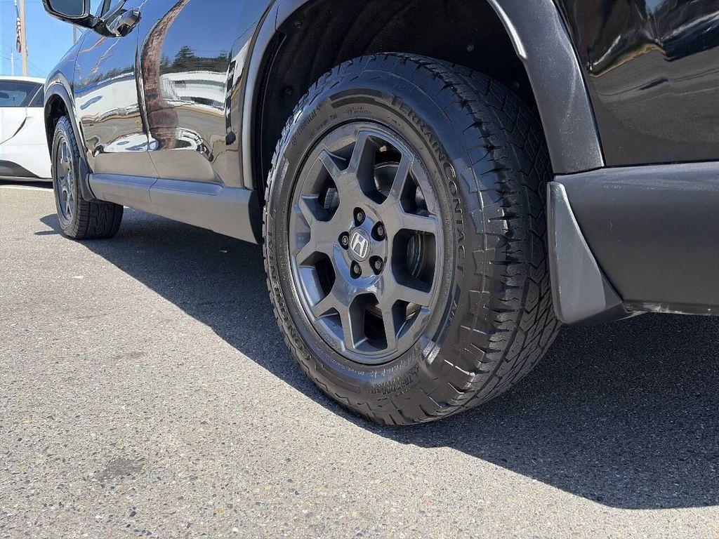 used 2025 Honda Pilot car, priced at $39,991
