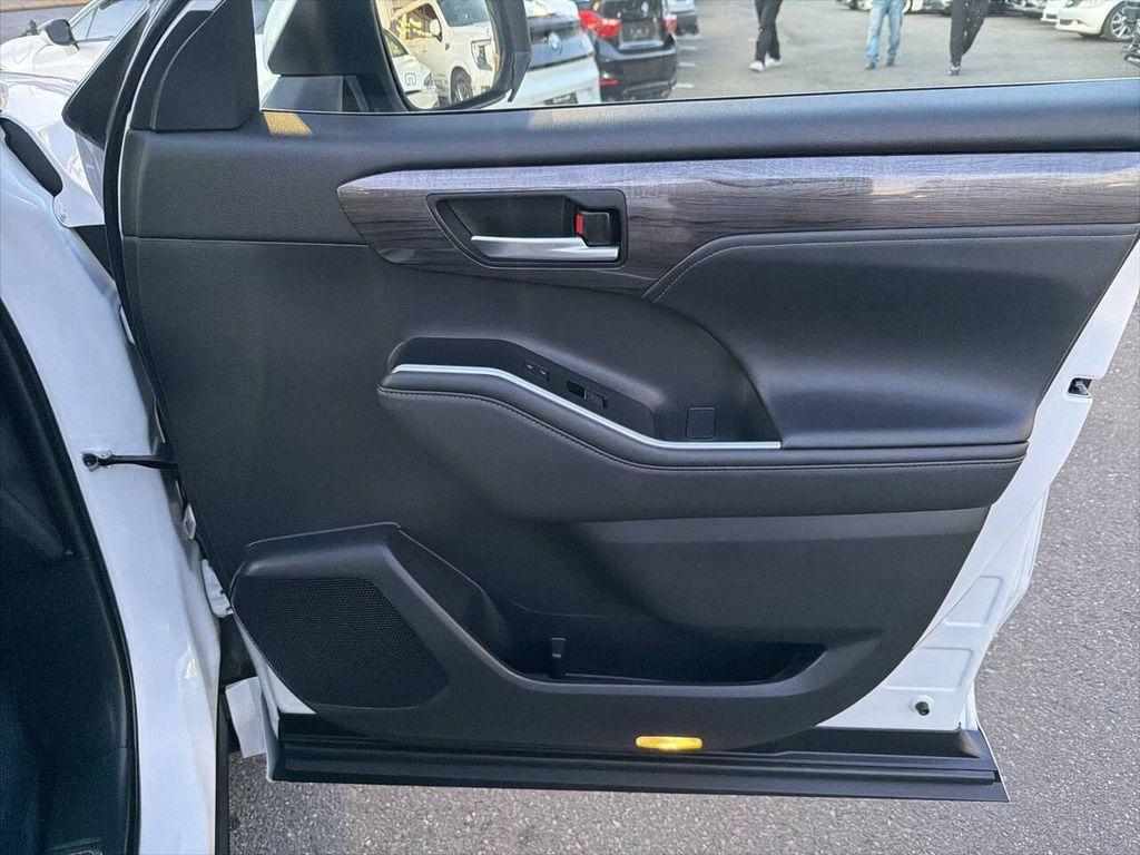 used 2023 Toyota Highlander Hybrid car, priced at $41,991