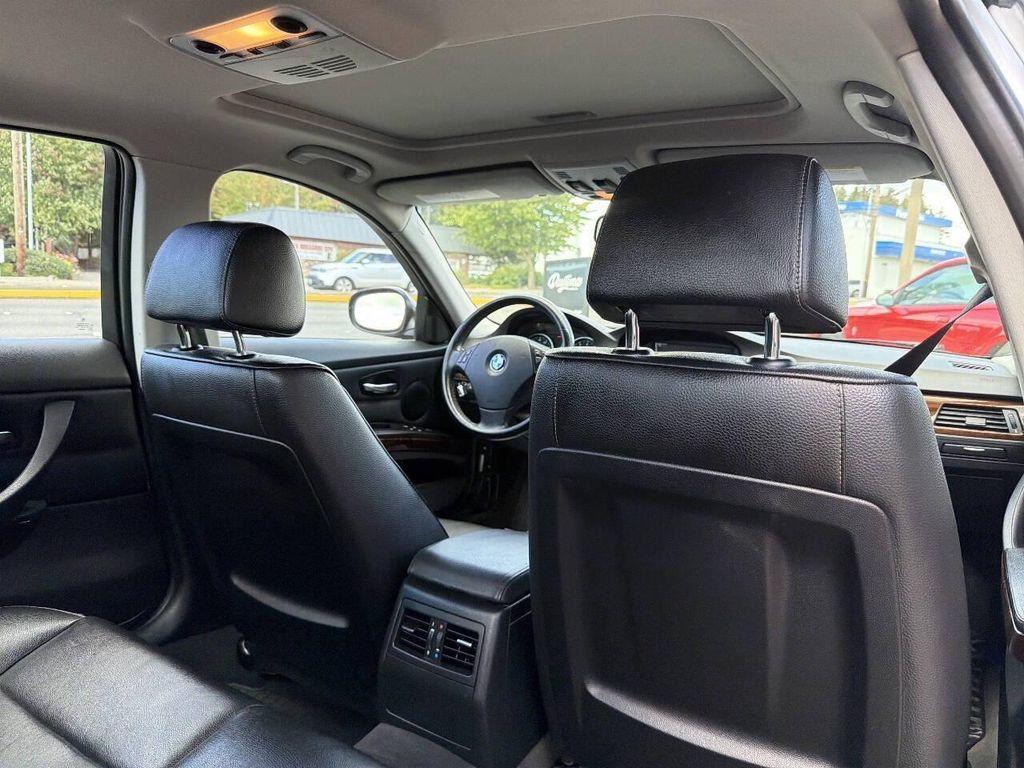 BMW 3 Series view 24