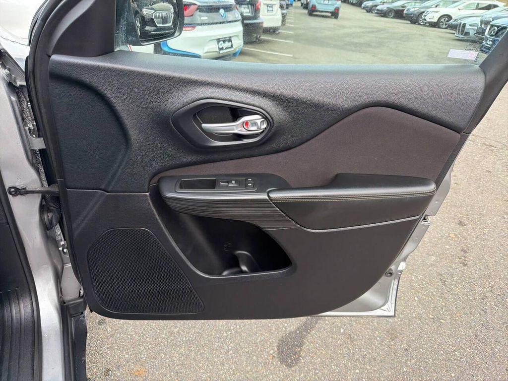 used 2016 Jeep Cherokee car, priced at $9,991