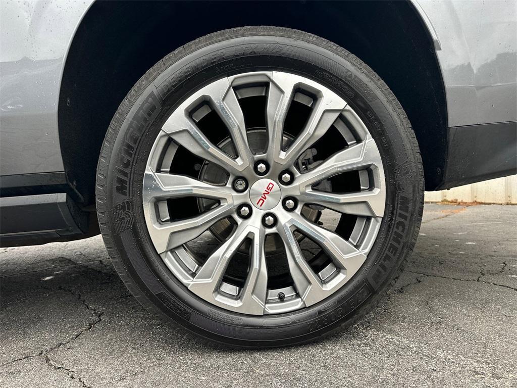 used 2022 GMC Yukon XL car, priced at $47,366
