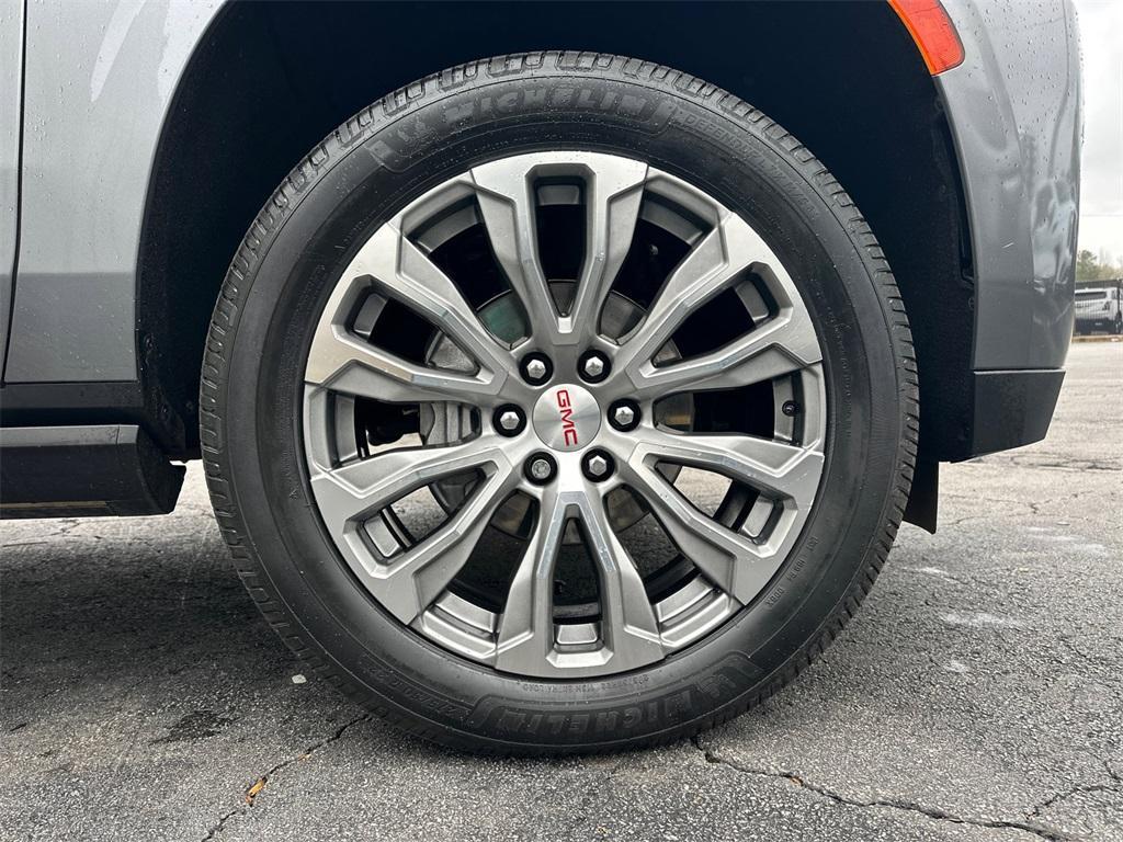 used 2022 GMC Yukon XL car, priced at $47,366
