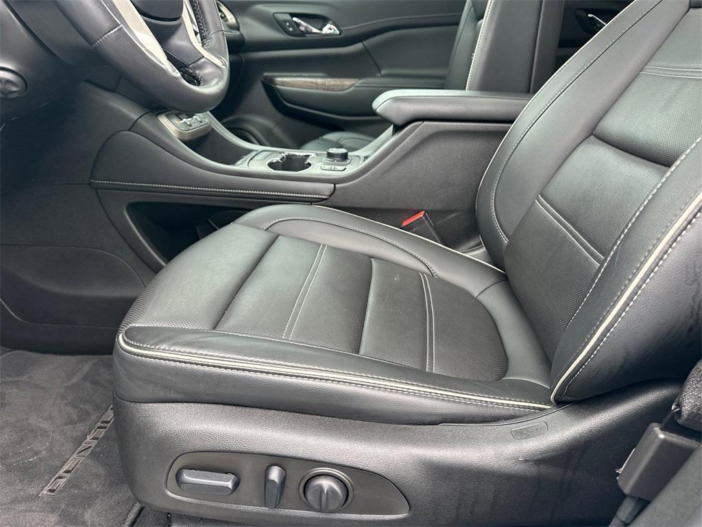 used 2022 GMC Acadia car, priced at $32,996