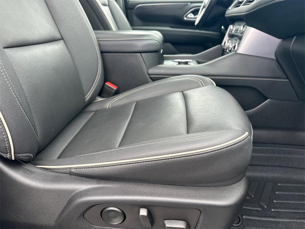 used 2022 GMC Yukon car, priced at $52,489