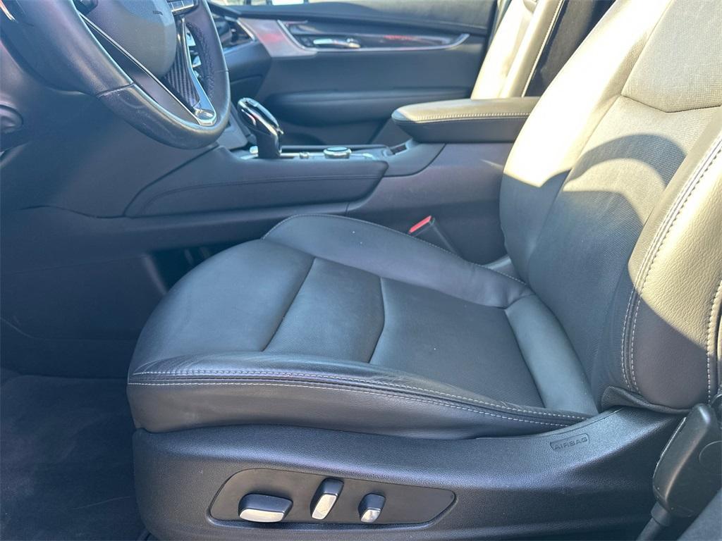 used 2023 Cadillac XT6 car, priced at $42,987