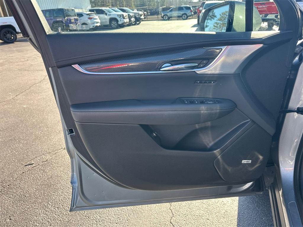 used 2023 Cadillac XT6 car, priced at $42,987